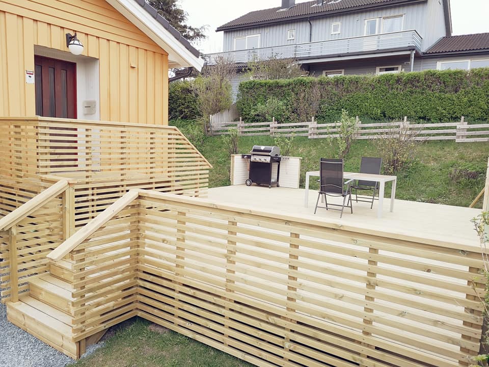 Støpe mur og snekre terrasse