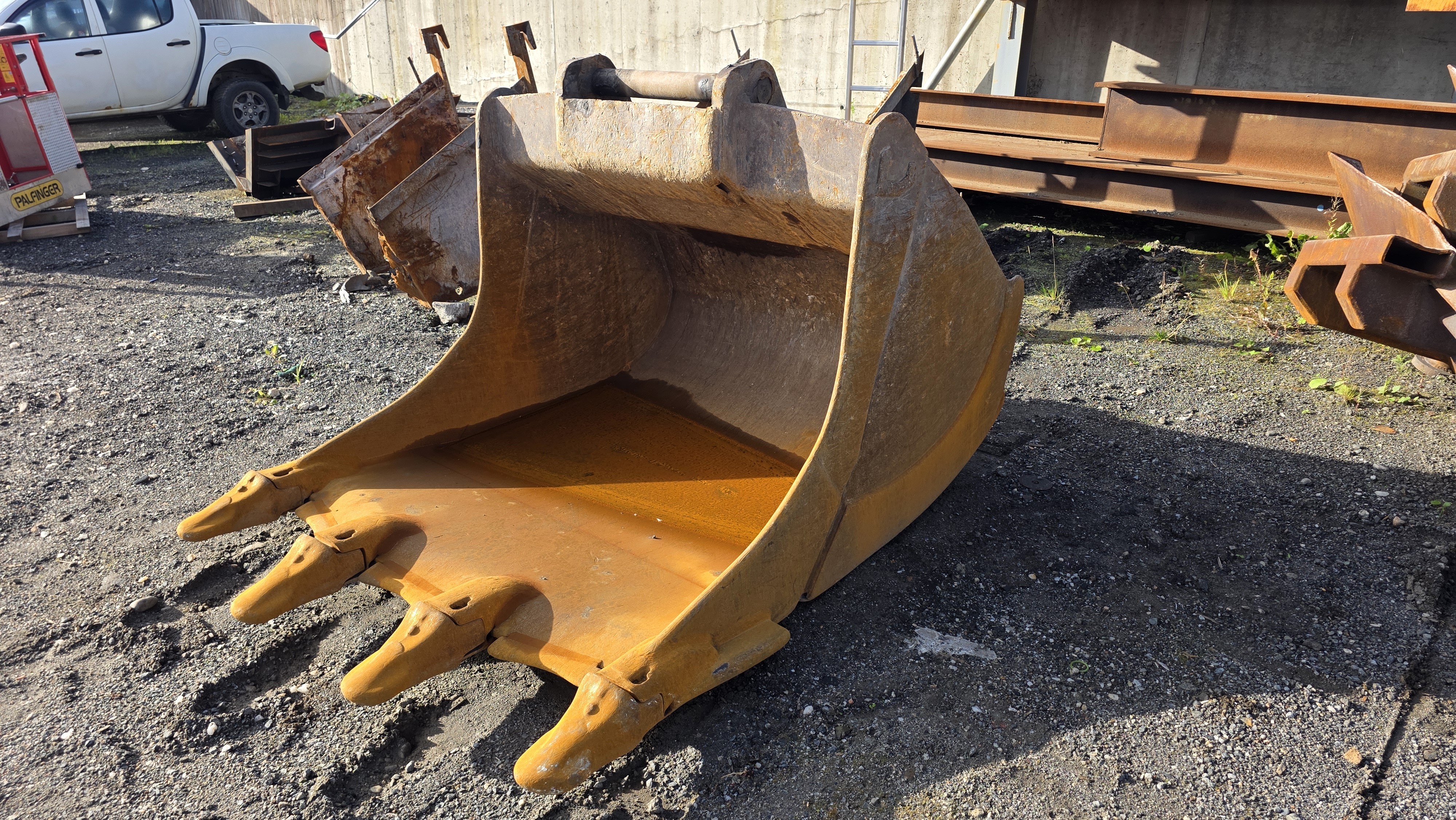 Økning av reparasjon av gravemaskinskuffer